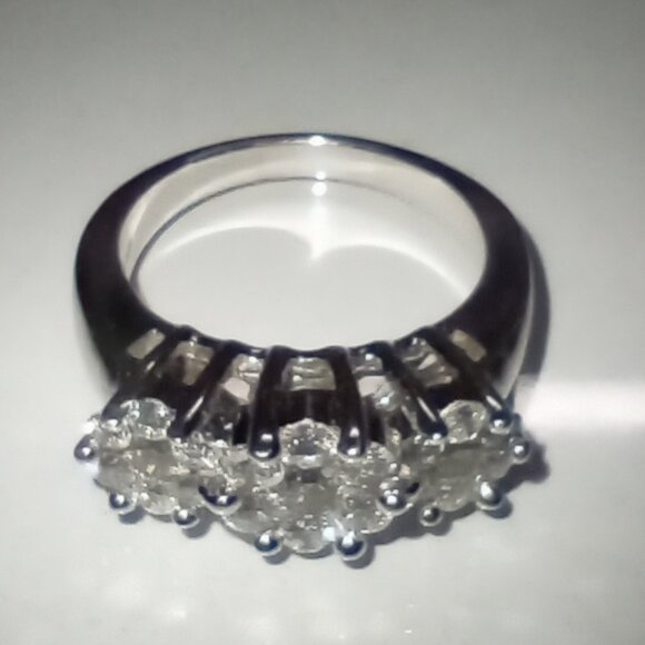 CLEARANCE!  14Kt White Gold Full-Carat White Diamond Flower Cluster Ring - Picture 5 of 6